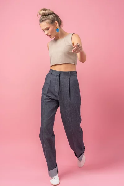 Pantaloni cu croiala larga si talie inalta din tesatura jeans