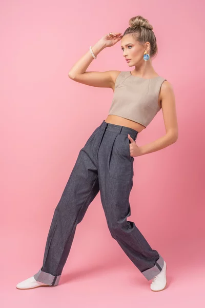 Pantaloni cu croiala larga si talie inalta din tesatura jeans