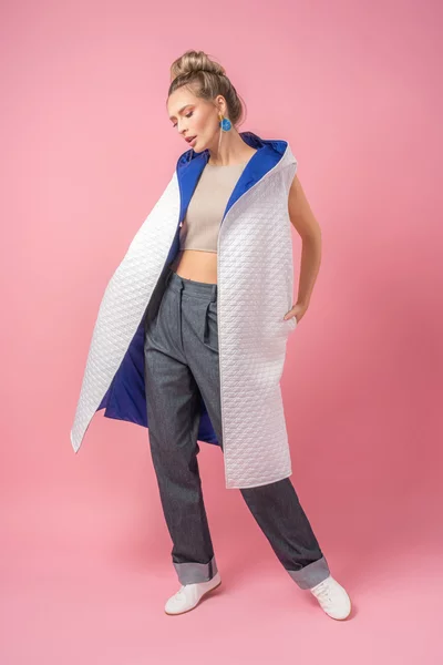 Pantaloni cu croiala larga si talie inalta din tesatura jeans