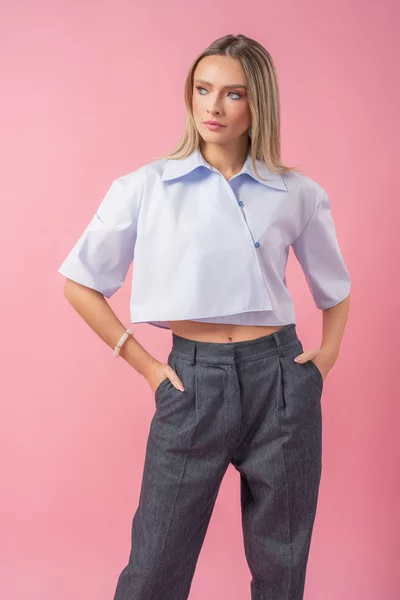 Pantaloni cu croiala larga si talie inalta din tesatura jeans