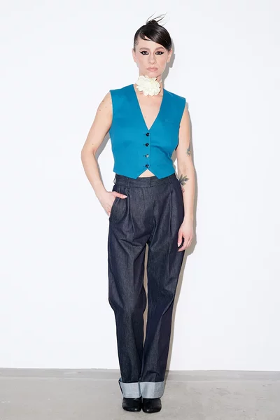 Pantaloni cu croiala larga si talie inalta din tesatura jeans