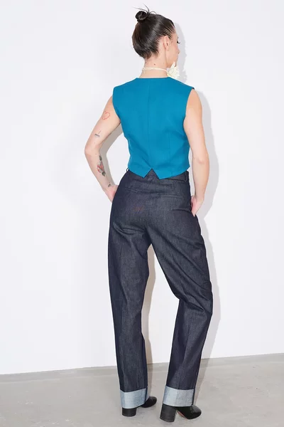 Pantaloni cu croiala larga si talie inalta din tesatura jeans