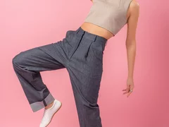 Pantaloni cu croiala larga si talie inalta din tesatura jeans